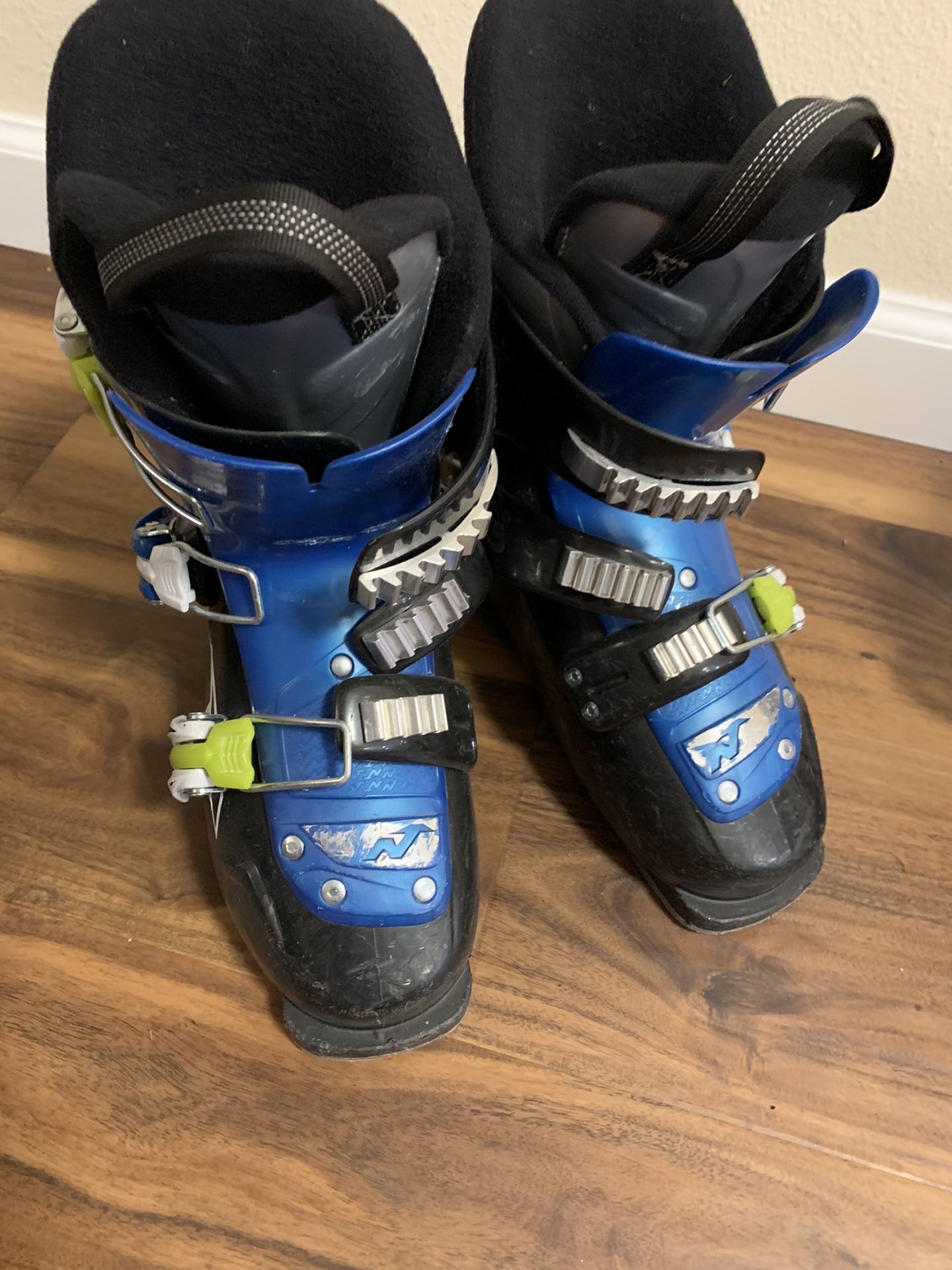 Kid ski boots -275mm