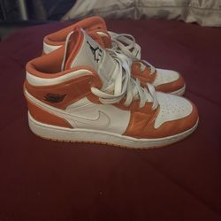 air jordan orange size 6.5