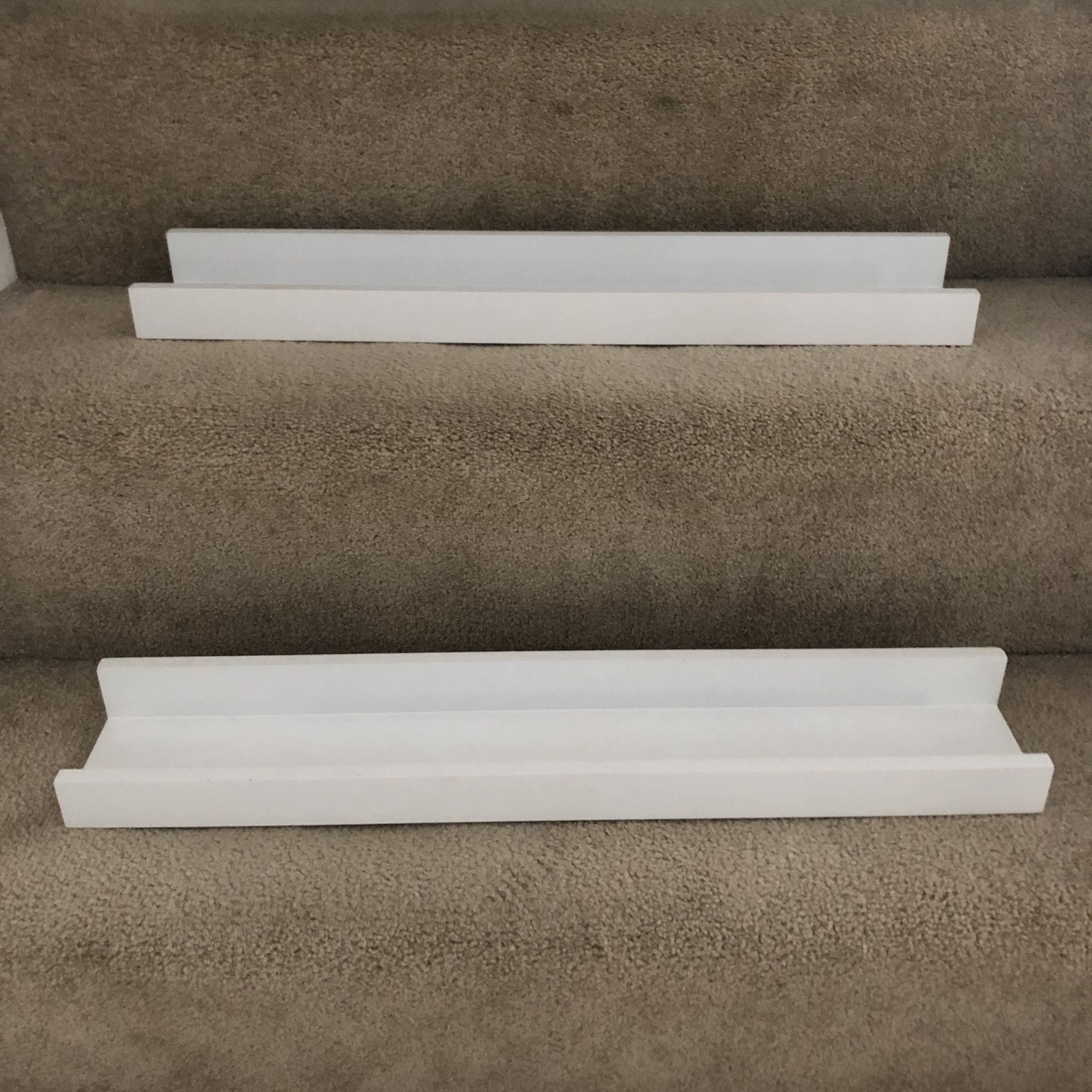 Set of two white book shelves