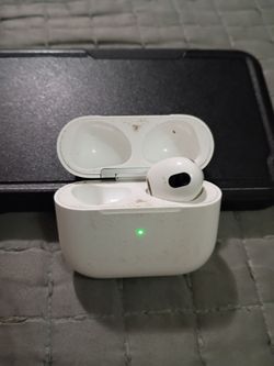 Original Apple Air Pods Generation 3 fully working and tested Case and Right Earbud
