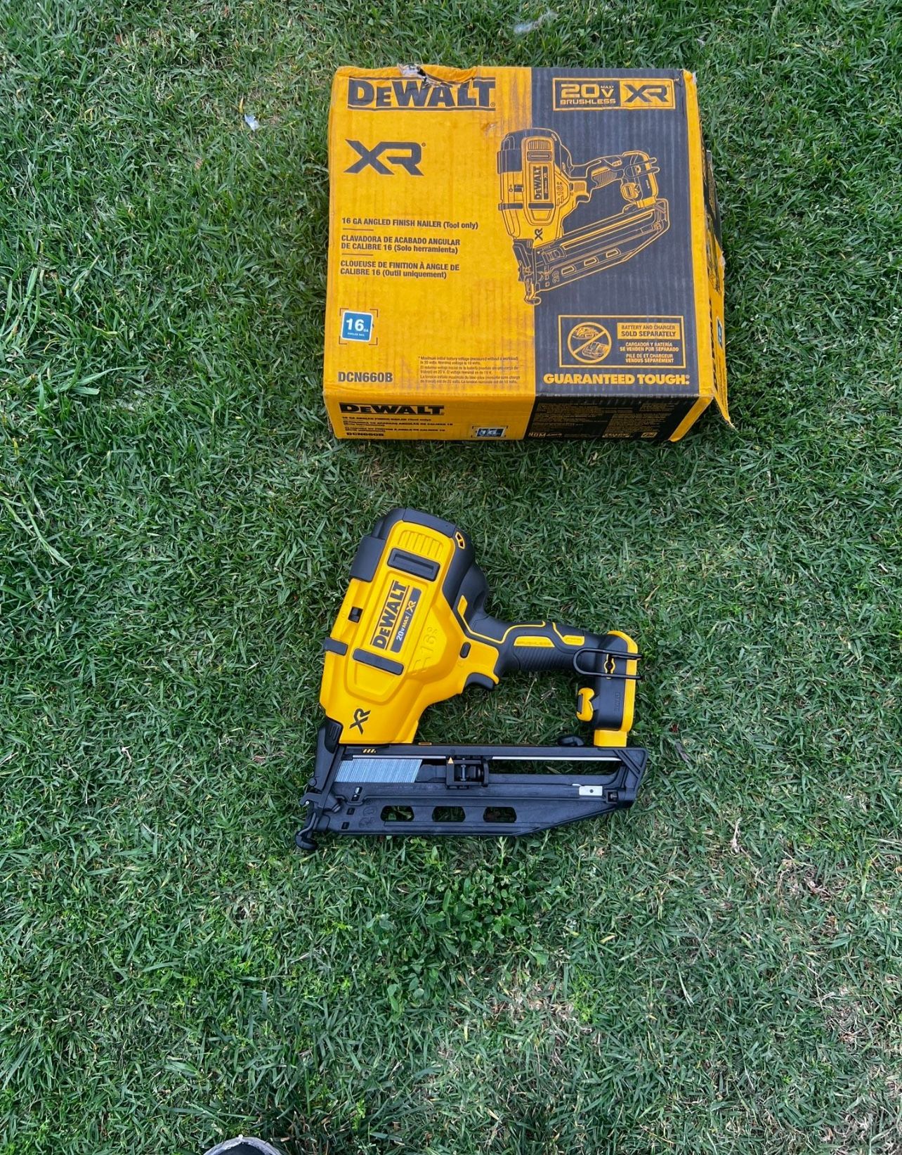 DEWALT NAILER 20V MAX XR Lithium-Ion Electric Cordless 16-Gauge Angled Finishing Nailer (Tool Only)