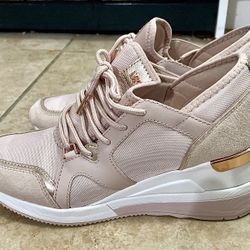MICHAEL KORS LIV WEDGE SNEAKER…SZ. 7  1/2