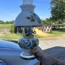 Vintage GWTW style milk glass table lamp. 