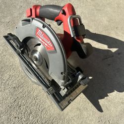 Milwaukee Circular Saw 160