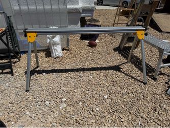DEWALT DW723 Heavy-Duty Miter Saw Stand.