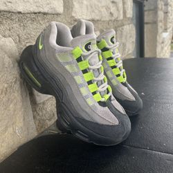 Nike Air Max 95 OG Neón (pick Up Only ) Size 12c. $20 FIRM 