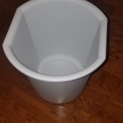 2.25 Gallons Plastic Wastebasket by Sterilite