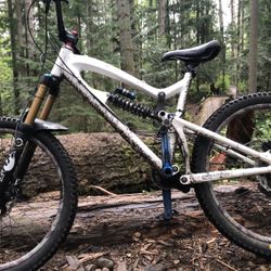 1st Gen Santa Cruz Nomad Mountain Bike 