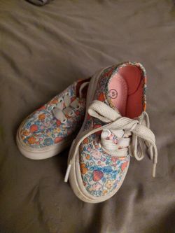 6 pairs toddler shoes size 5