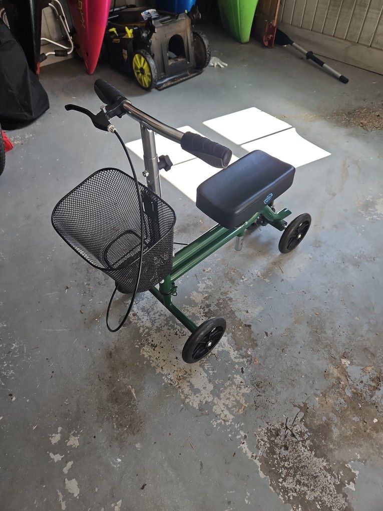 Knee Scooter For Hurt Foot And Ankle 