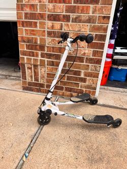 Kids 3 Wheel Foldable Scooter Swing Scooter