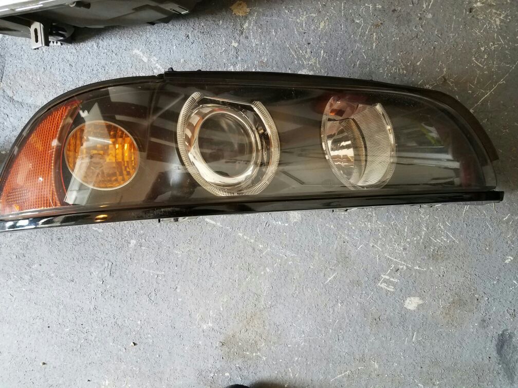 03 Bmw 5 series right headlight