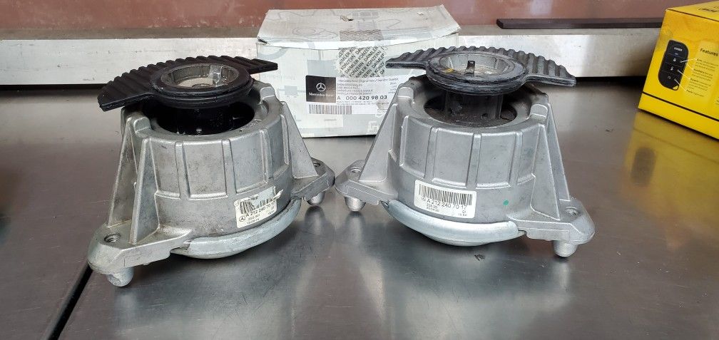 Mercedes-Benz Mounts. Genuine Parts