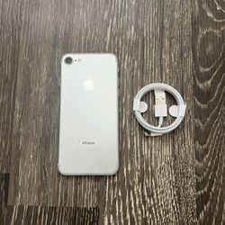 iPhone 7 Silver UNLOCKED FOR ANY CARRIER!