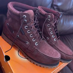 Size 10 Boots 60$ Beach Or Take Both 100$