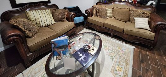 Sofa-Loveseat-Table