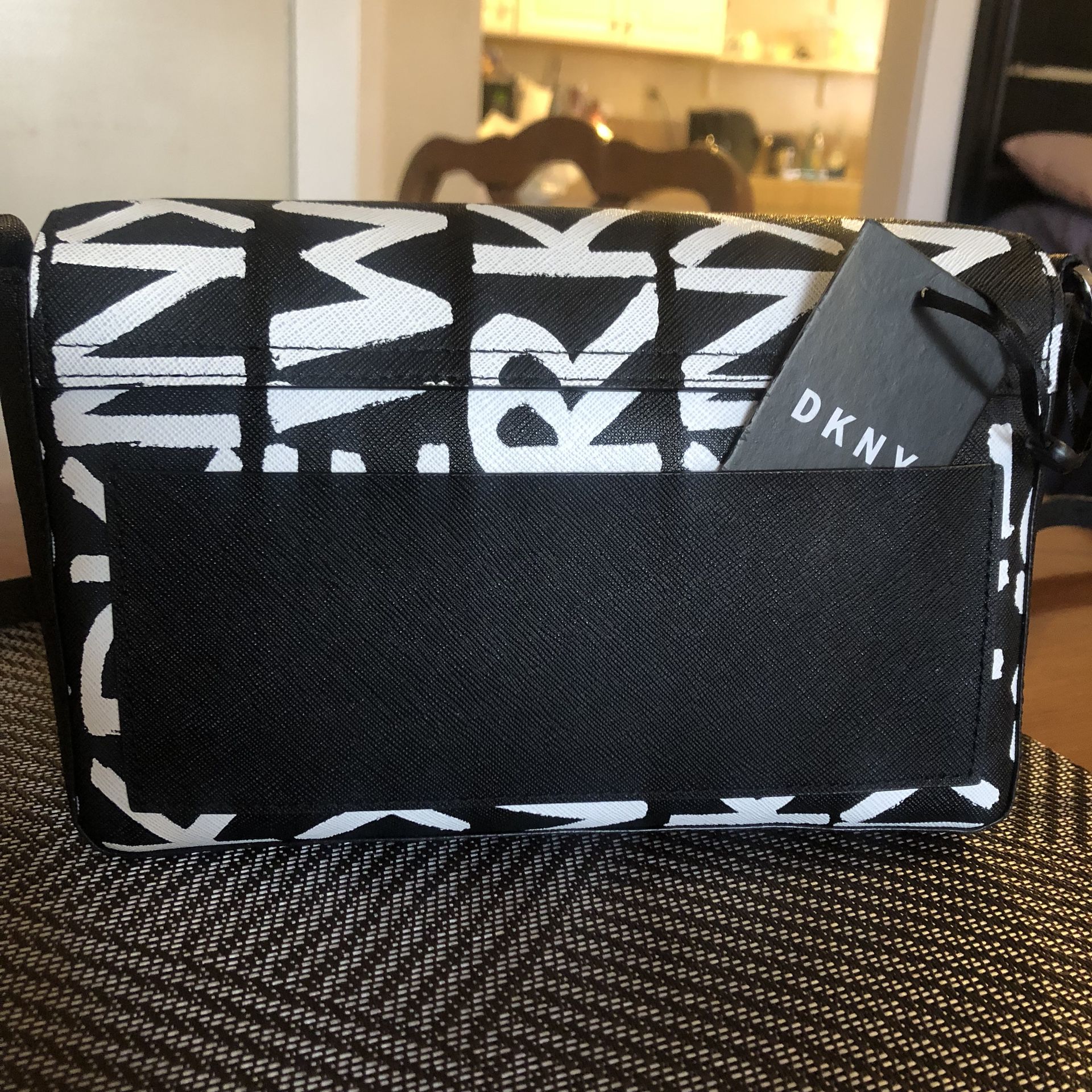 DKNY Sina Crossbody Bag for Sale in Hawthorne, CA - OfferUp
