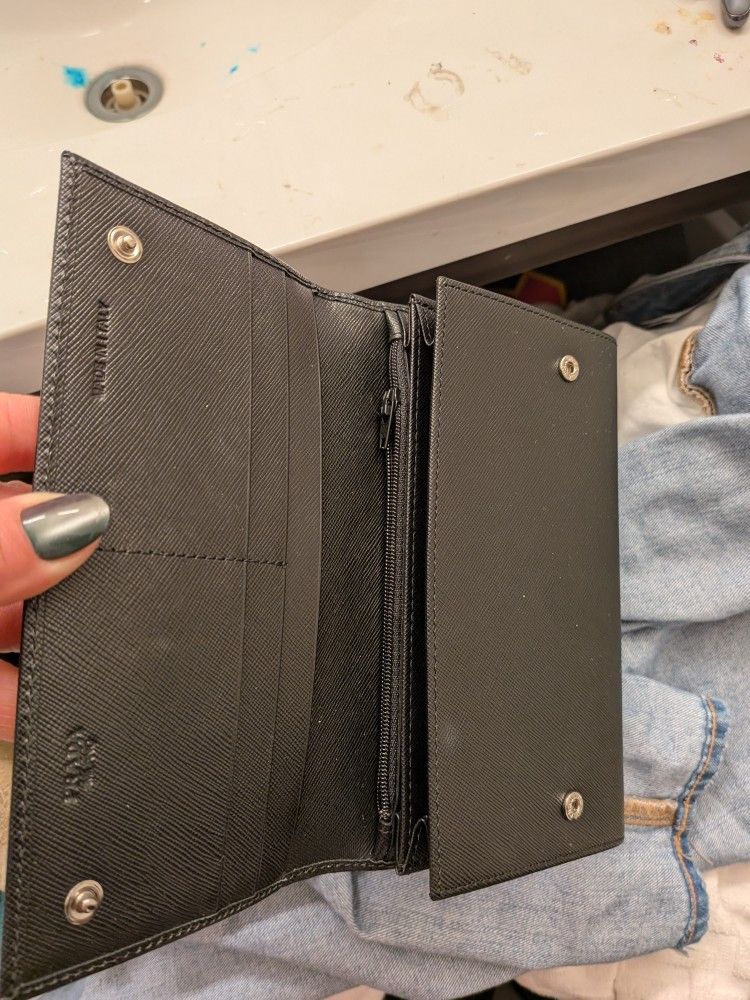 Prada Wallet Authentic