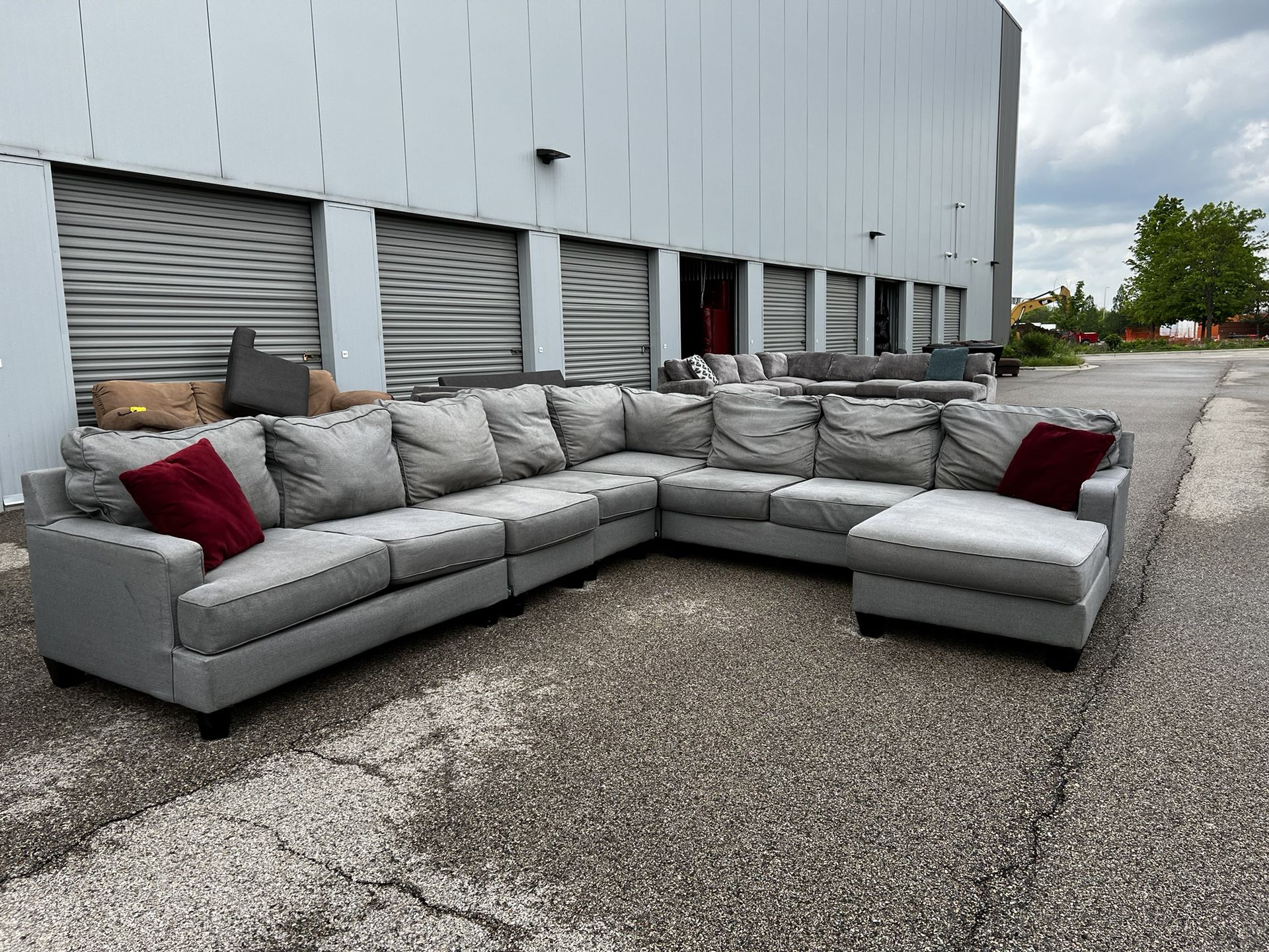 Beautiful Large Gray Sectional Couch! ***Free Delivery***