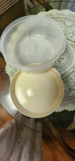 Rubbermaid 22 Cup Round Carrier With Snap On Top