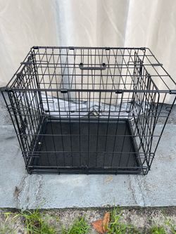 Pet Crate 24”W x 17”D x 19”1/2H in Good Condition $30 Firm on Price