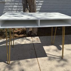 White Desk 