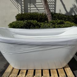 68 in. x 30 in. Freestanding Acrylic Tub Oval Double Slipper Free Standing alone Soaking Bathtub