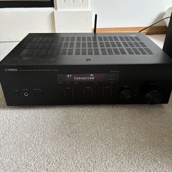 Yamaha R-N303 network stereo receiver