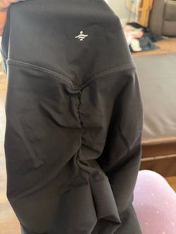 Halara black high-waisted scrunch-back leggings, full length, size L, never worn