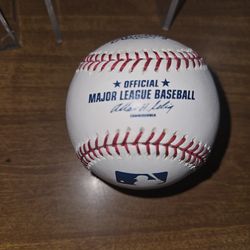Official major league baseball with commissioner sig. in perfect condition. With case .