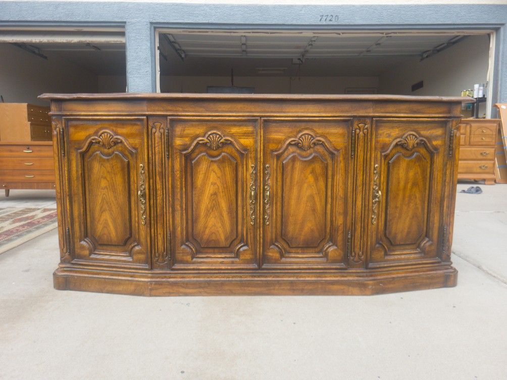 Gorgeous Credenza By Drexel 