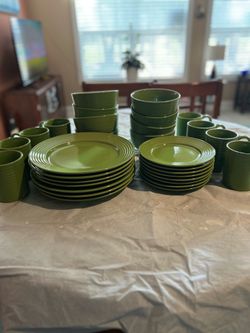 Dinnerware set