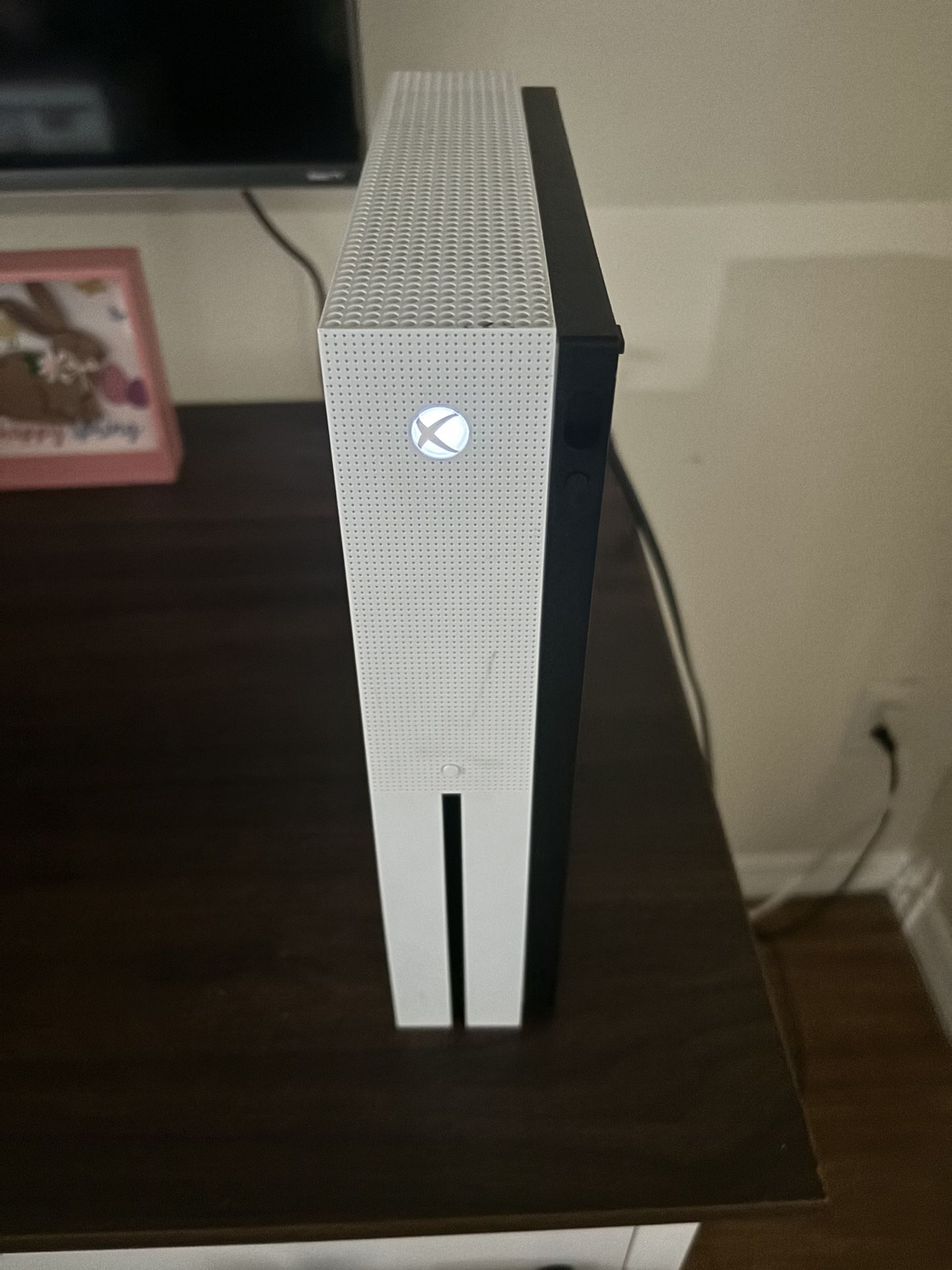 xbox one s with games and controllers 