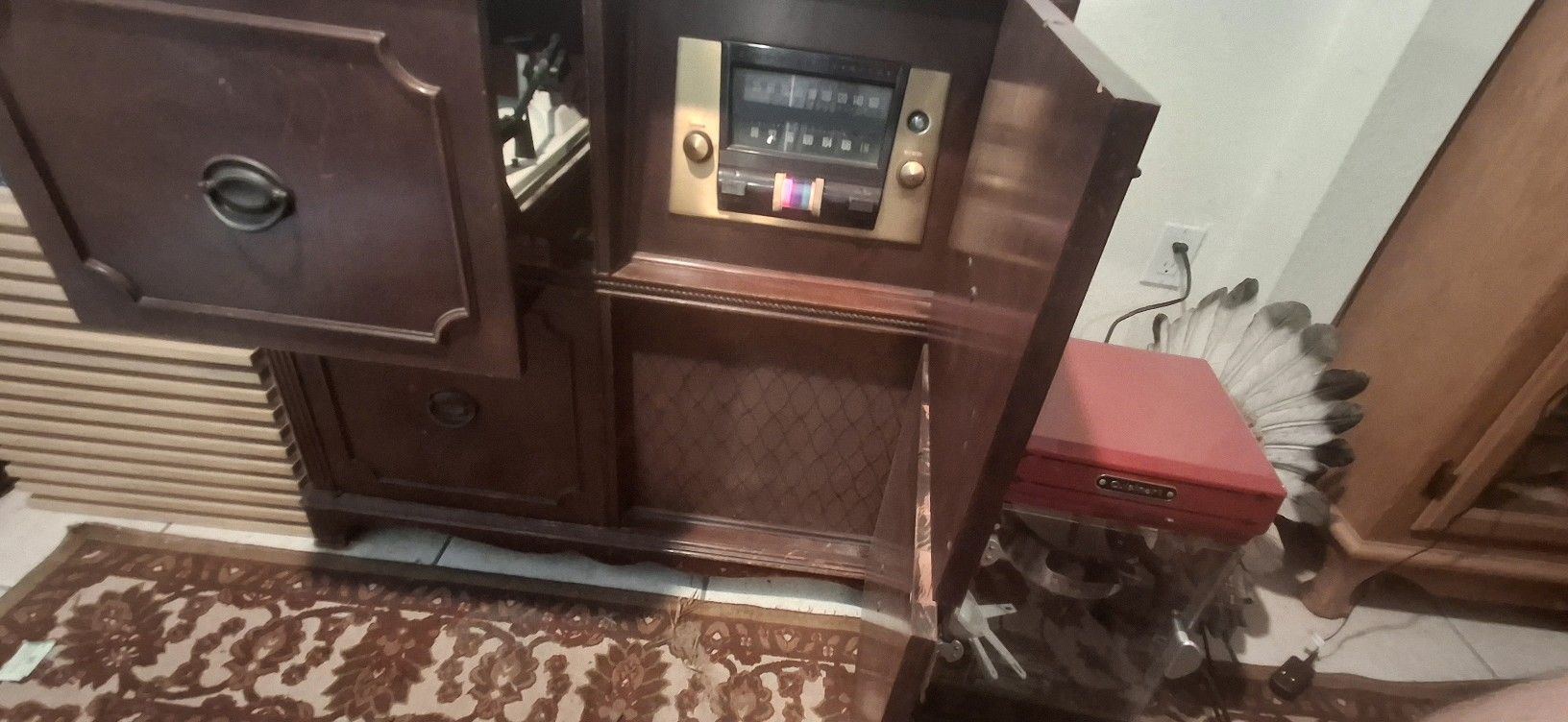 VINTAGE STROMBERG CARLSON RADIO/PHONOGRAPH CONSOL