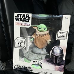 Yoda RoomLight
