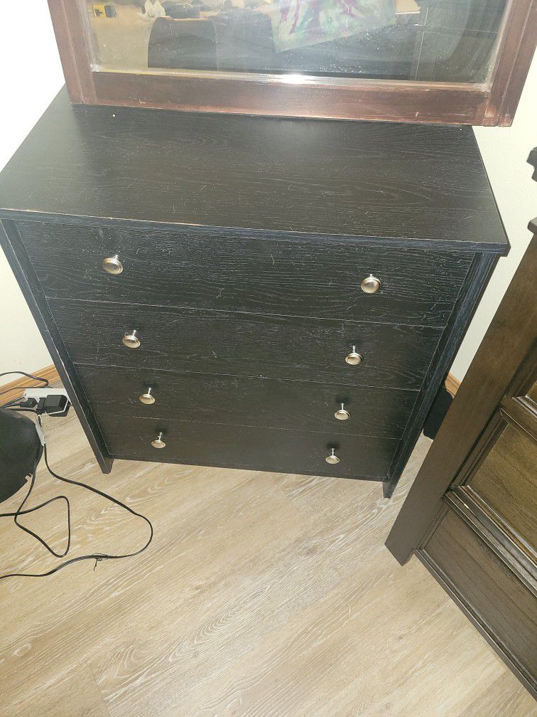 dresser 4 drawer