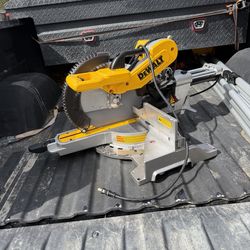 Dewalt 12” sliding compound miter saw with folding stand