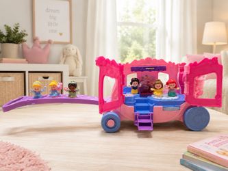 Little People Disney Princess Musical Carriage Playset with 6 Princess Figures