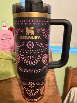 Stanley Quencher Tumbler Día de los Muertos Edition