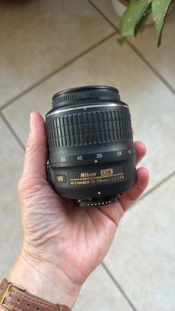 Nikon AF-S DX NIKKOR 18-55mm f/3.5-5.6G VR Lens