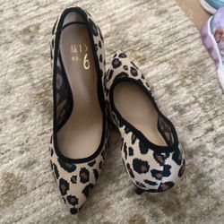 Ladies Heels Size 6 