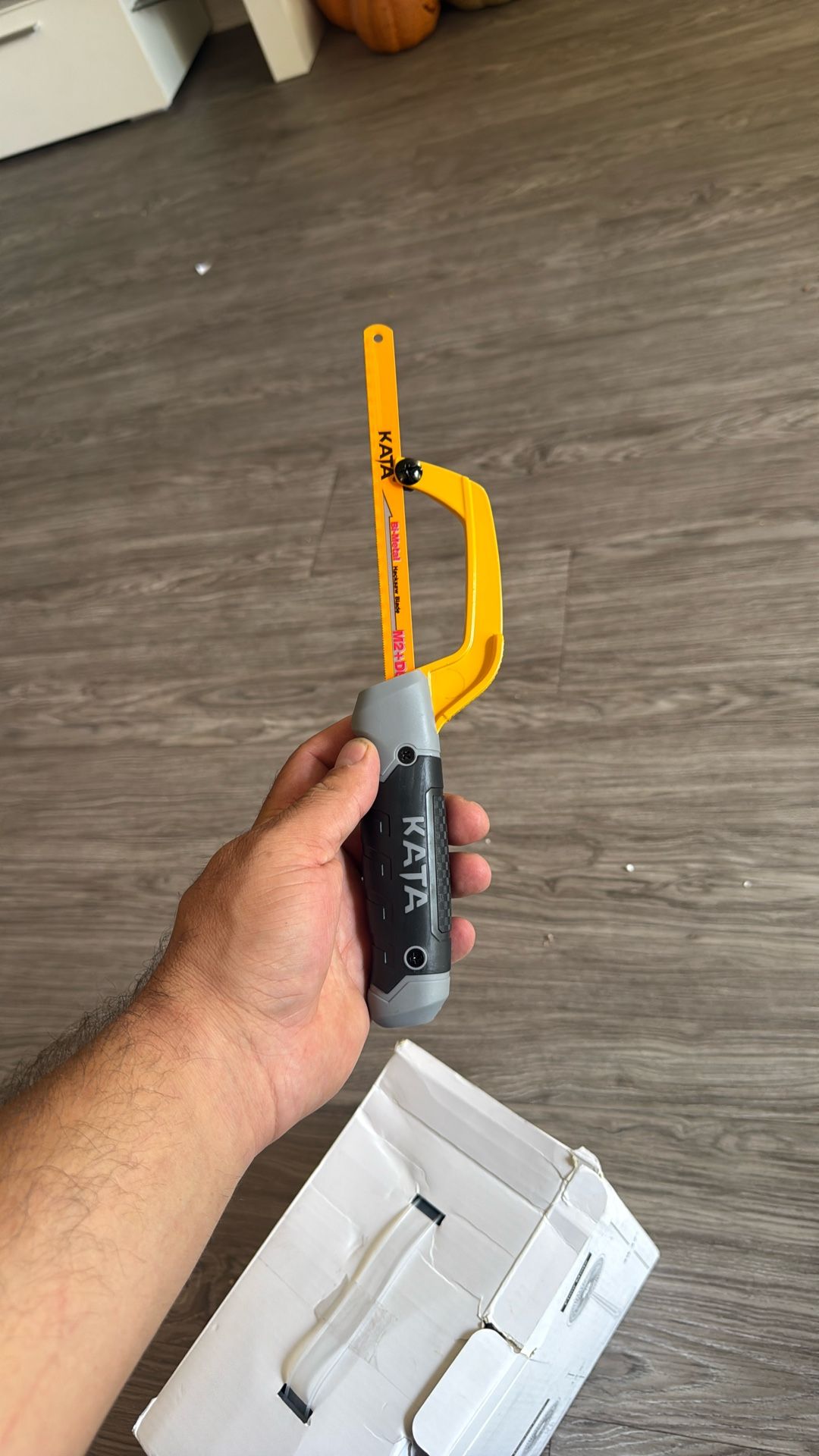 KATA Hacksaw, Compact Hand Operating Hack Saw with 10 Inch Aluminum Frame and 2 Piece Extra Flexible Bi-Metal HSS Blades, Suitable for Wood and Metal 