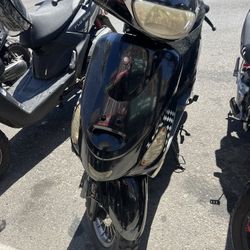 150cc Razor Gas Scooter Moped Motorcycle 