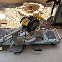 DeWalt Double-Bevel Sliding Compound Miter Saw