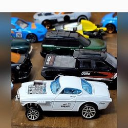 5pcs. Lot Of Hot Wheels / Matchbox Cars > Like New (Random Year)

like new without package 

Hot wheels and or matchbox 

all like new to excellent co