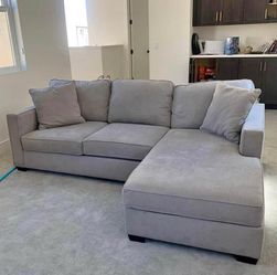 Living Spaces Beige 92" Reversible Chaise Sectional Sofa