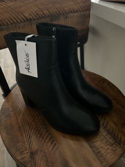NEW Aitikiss Women’s Boot Size 8.5