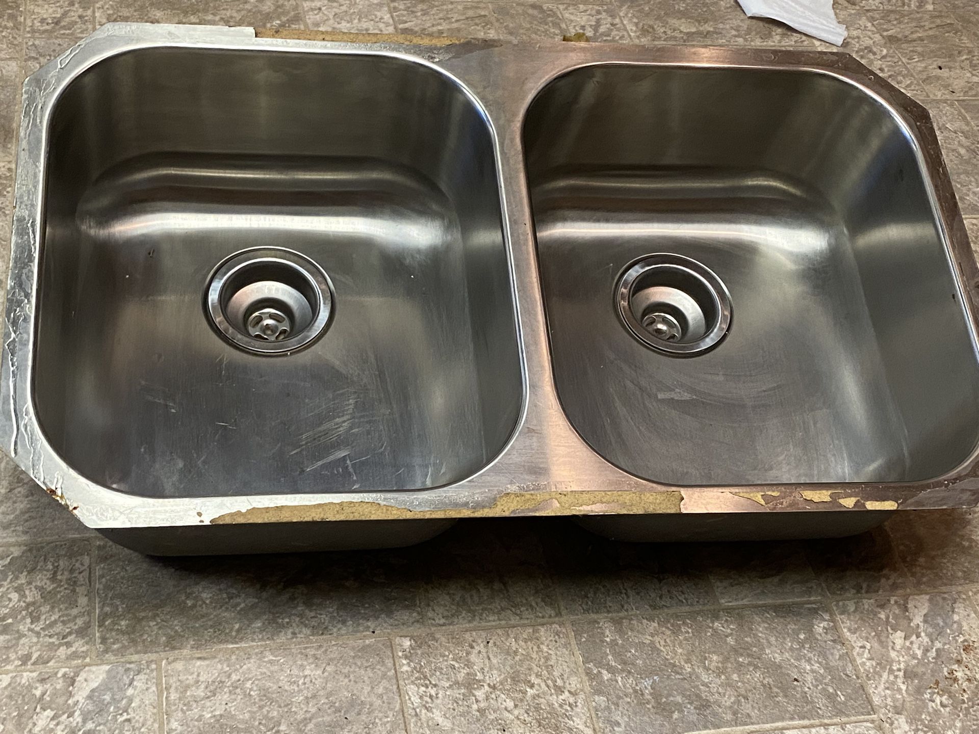 32 in. Undermount Double Bowl 18 Gauge 304 Stainless Steel Kitchen Sink