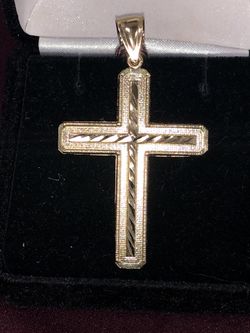 10 K GOLD CROSS