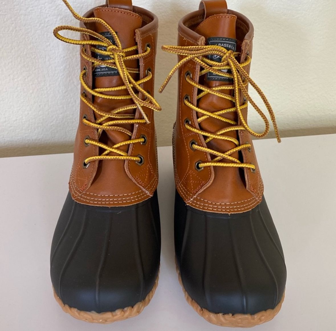 GH Bass Men’s 7 Dark Brown And Tan Duck Boots 